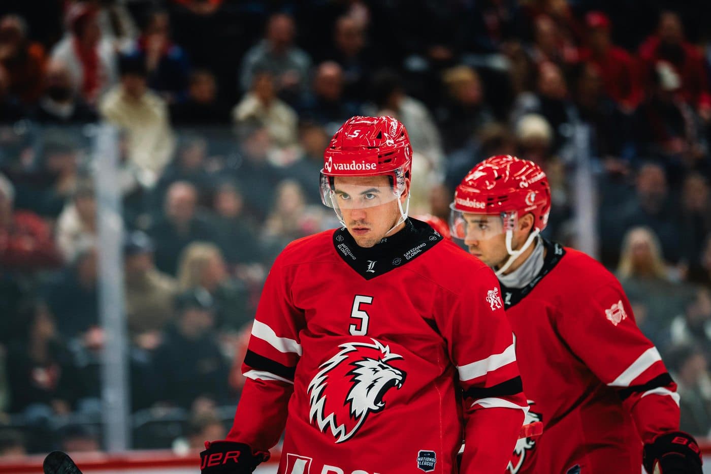 Gavin Bayreuther in a Lausanne HC jersey during a Swiss National League game